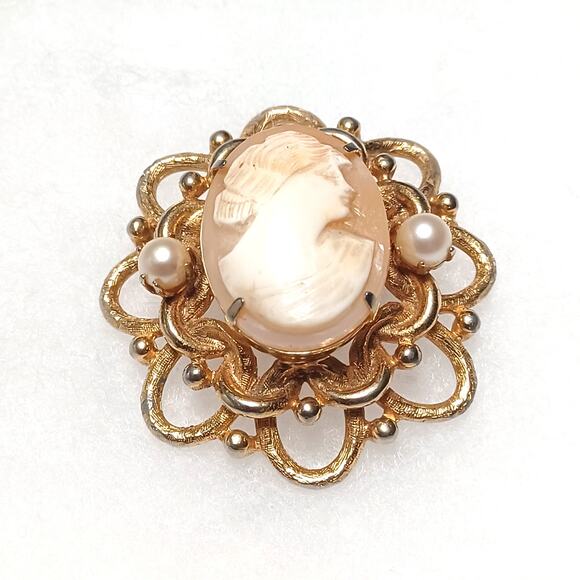 Classic Oval Scroll Work Cameo Clip-on Earrings and Brooch Set - Picture 2 of 6